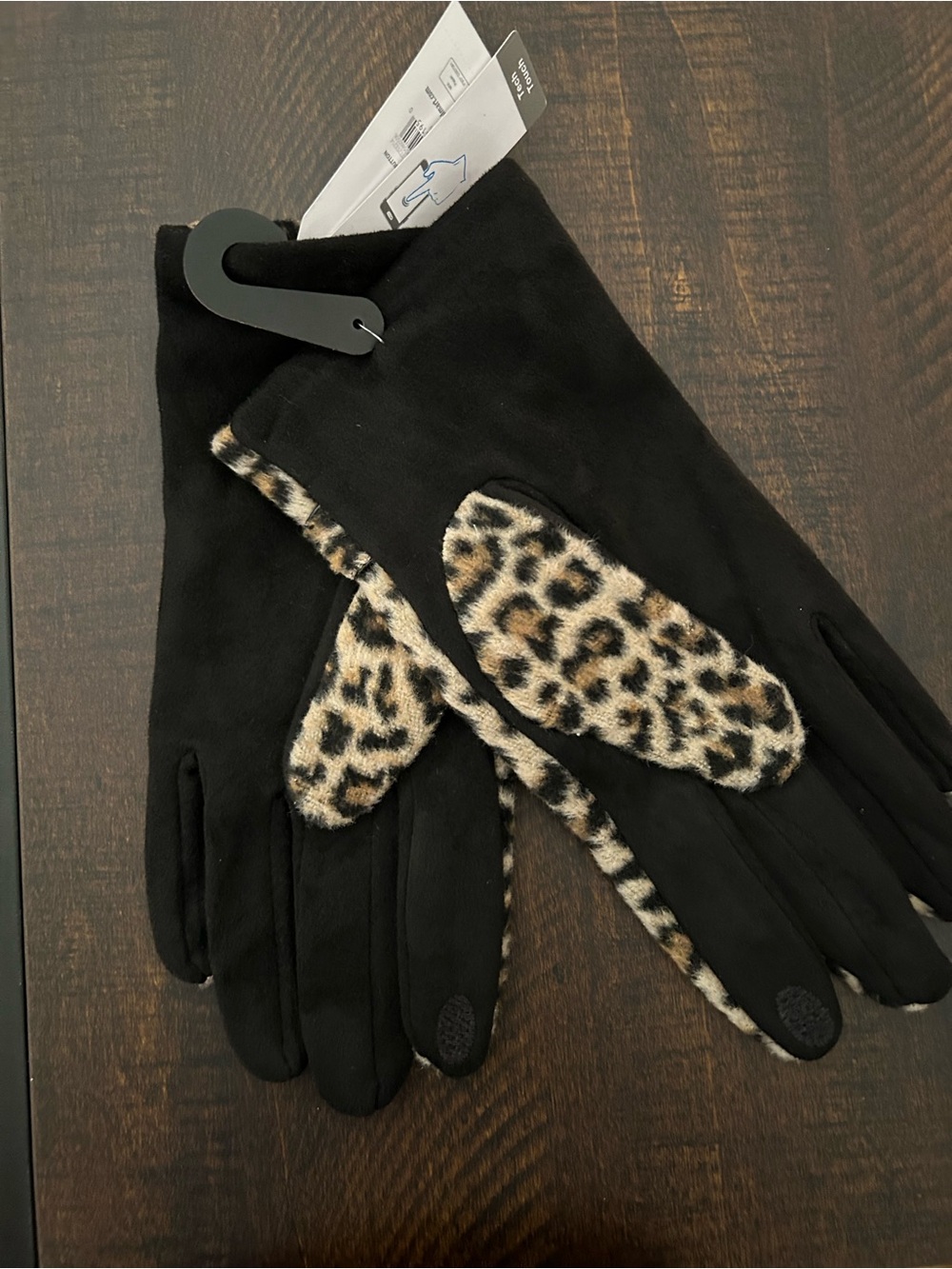 Leopard Print Women's Touchscreen Gloves - Black and Cream - Picture 3 of 3